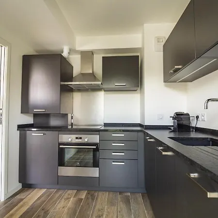 4* Au Coeur De St-jean-de-luz Avec Terrasse Et Parking, A 5 Min De La - Fr-1-239-522 *