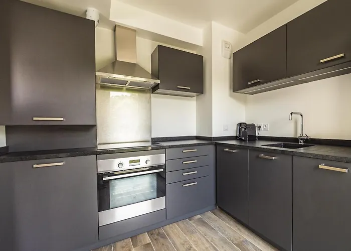 4* Au Coeur De St-jean-de-luz Avec Terrasse Et Parking, A 5 Min De La - Fr-1-239-522 Saint-Jean-de-Luz