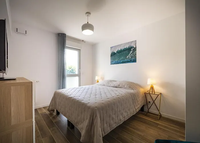 4* Au Coeur De St-jean-de-luz Avec Terrasse Et Parking, A 5 Min De La - Fr-1-239-522