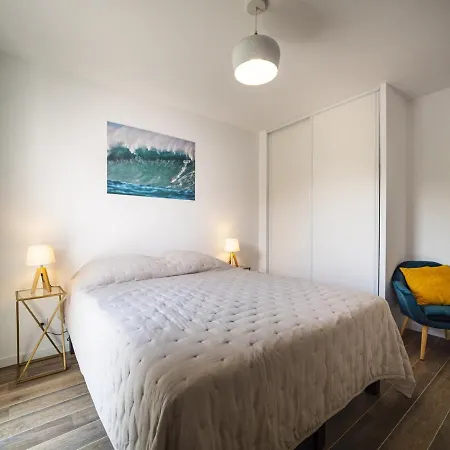 4* Au Coeur De St-jean-de-luz Avec Terrasse Et Parking, A 5 Min De La - Fr-1-239-522 *